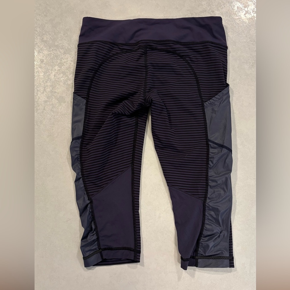 Lululemon Cadet Purple Stripe Cut the Activewear Leggings 8